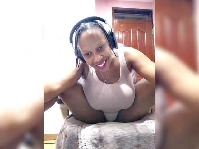 CandyLove live cam profile