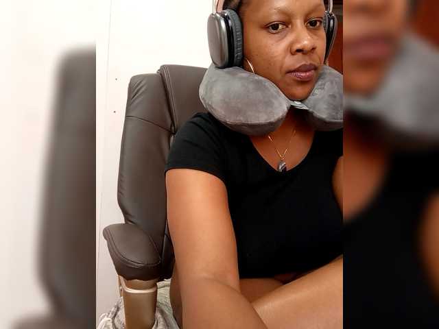 CandyLove's BongaCams show and profile