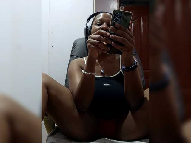 CandyLove's BongaCams show and profile