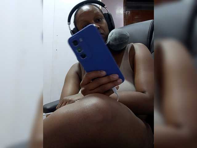 CandyLove's BongaCams show and profile