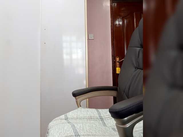 CandyLove's BongaCams show and profile