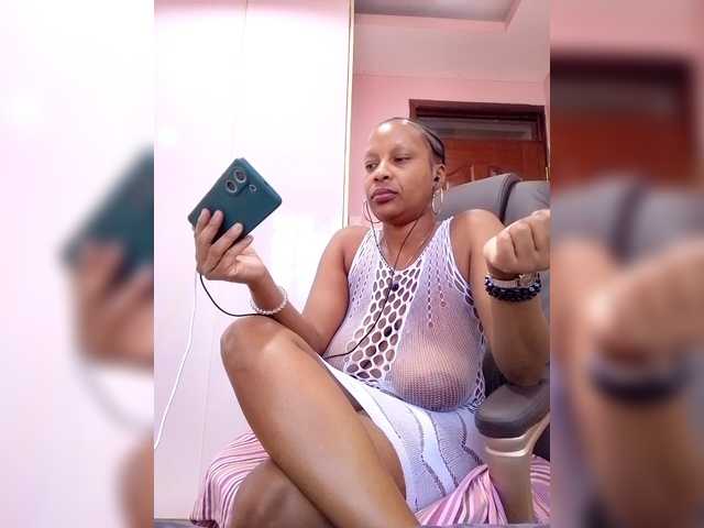 CandyLove's BongaCams show and profile