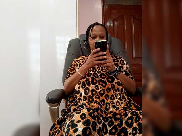 CandyLove's BongaCams show and profile