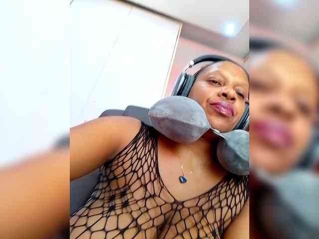 CandyLove Live Webcam on BongaCams