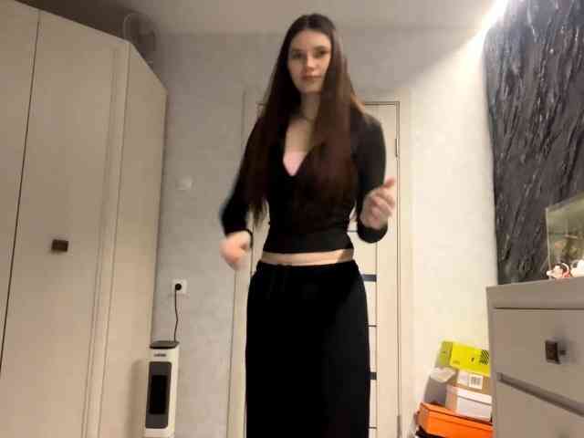 ElinOroz webcam