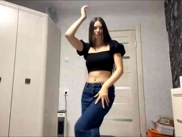 ElinOroz webcam