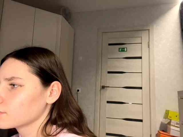 ElinOroz webcam