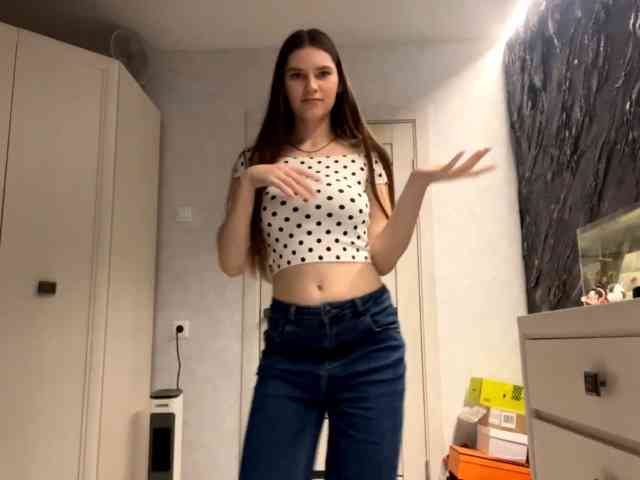 ElinOroz webcam