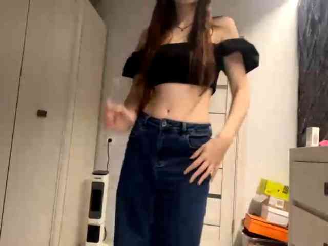 ElinOroz webcam