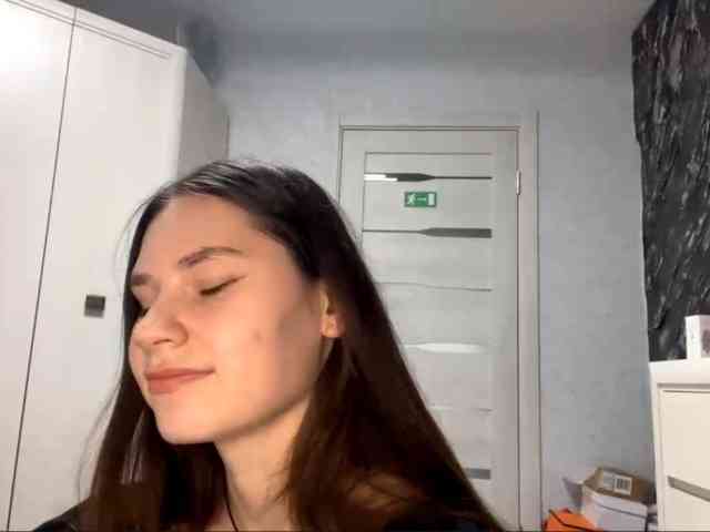 ElinOroz webcam