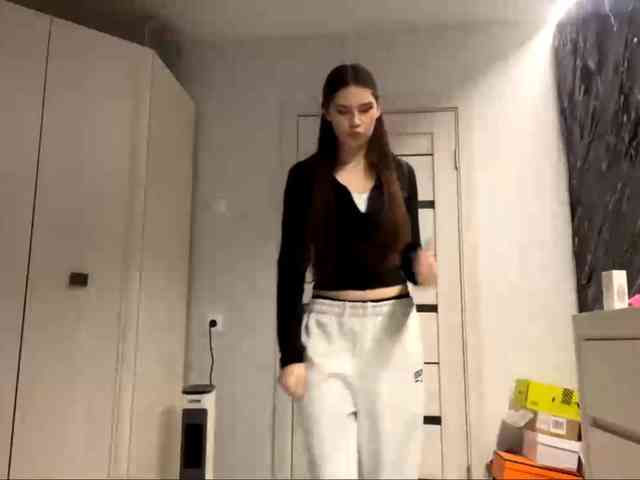 ElinOroz webcam