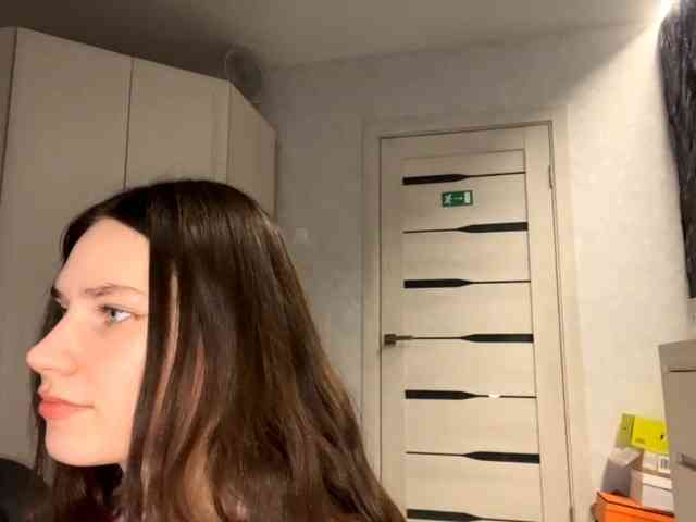 ElinOroz webcam