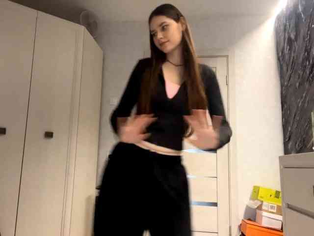 ElinOroz webcam