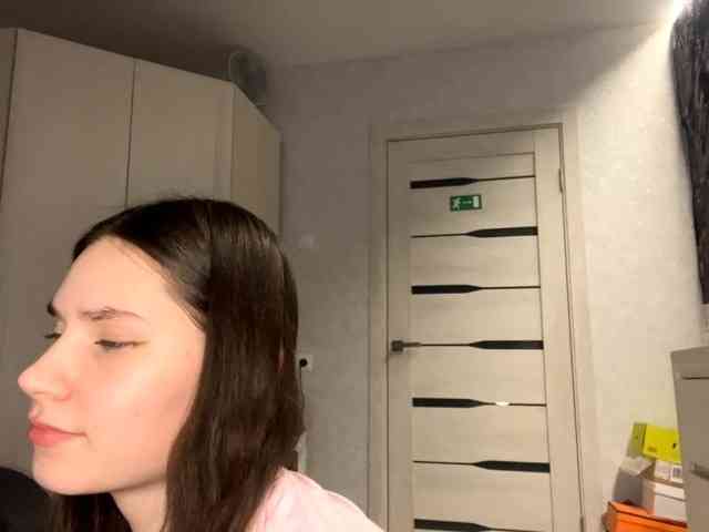 ElinOroz webcam