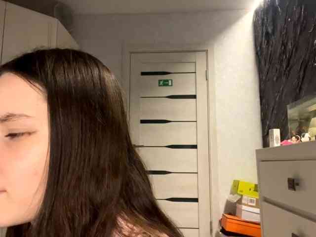ElinOroz webcam