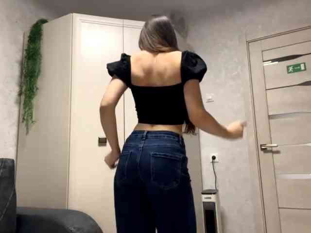 ElinOroz webcam