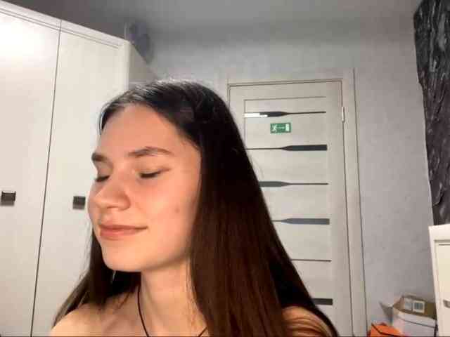 ElinOroz webcam