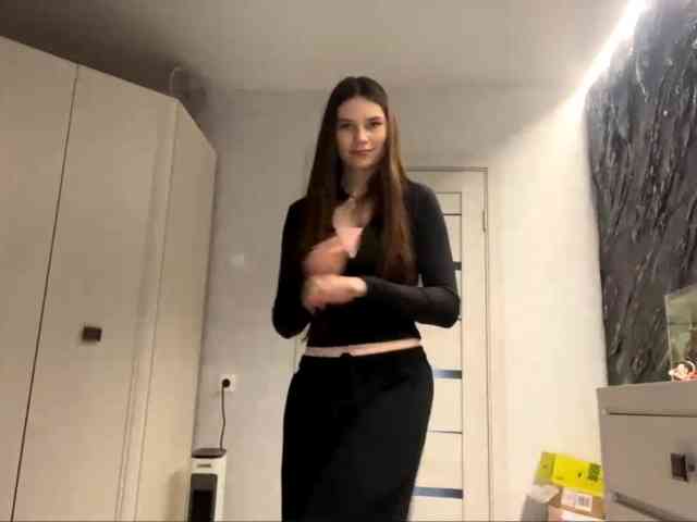 ElinOroz webcam
