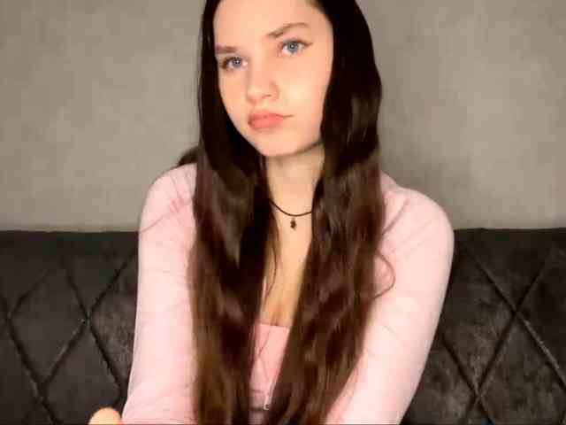 ElinOroz webcam