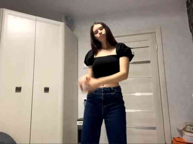 ElinOroz webcam