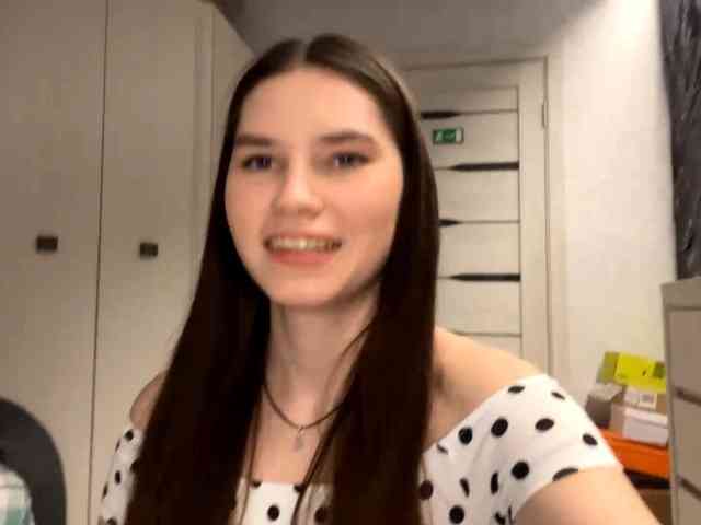 ElinOroz webcam