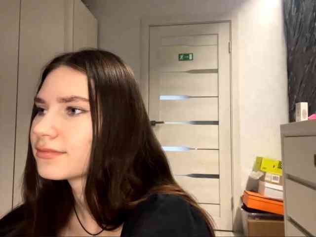 ElinOroz webcam