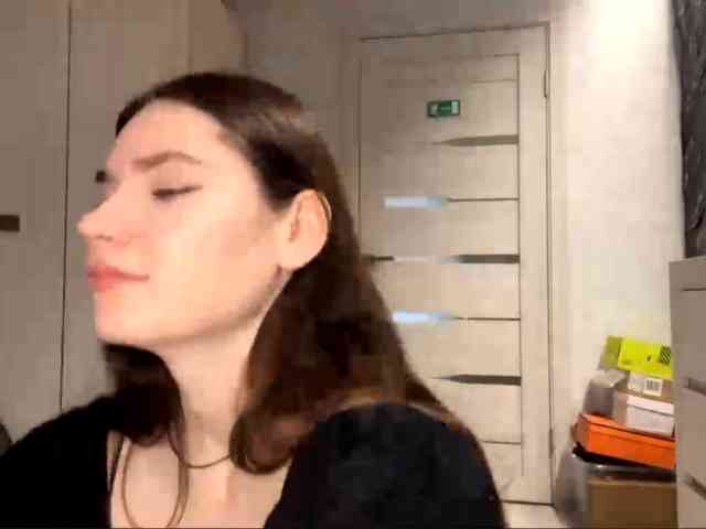 ElinOroz webcam