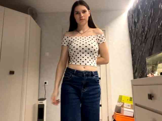 ElinOroz webcam