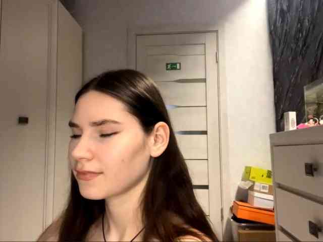 ElinOroz webcam