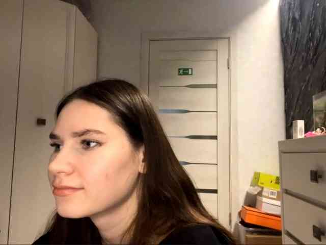 ElinOroz webcam