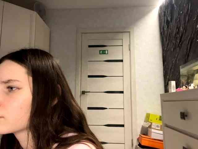 ElinOroz webcam