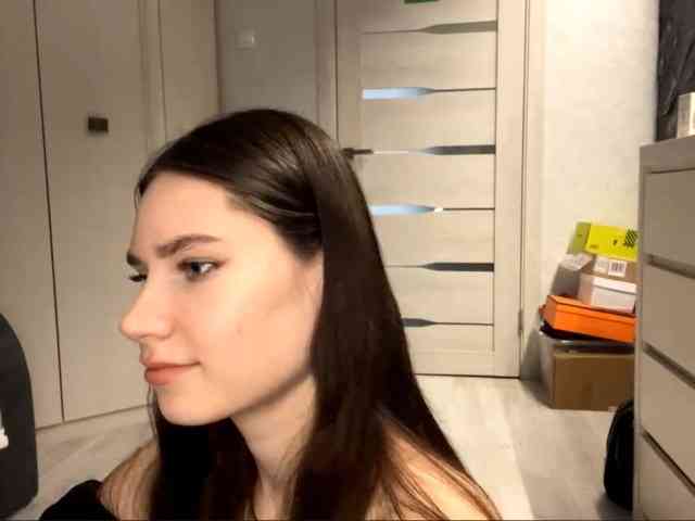 ElinOroz webcam