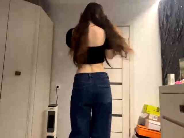 ElinOroz webcam
