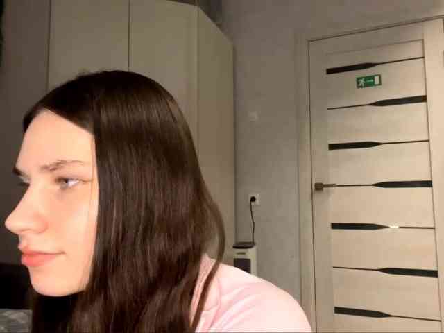 ElinOroz webcam