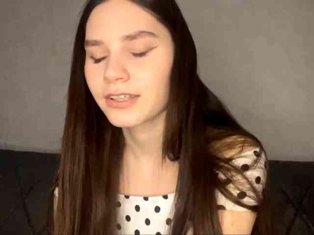 ElinOroz webcam