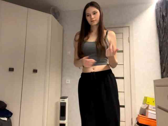 ElinOroz webcam
