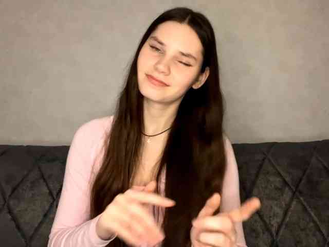 ElinOroz webcam