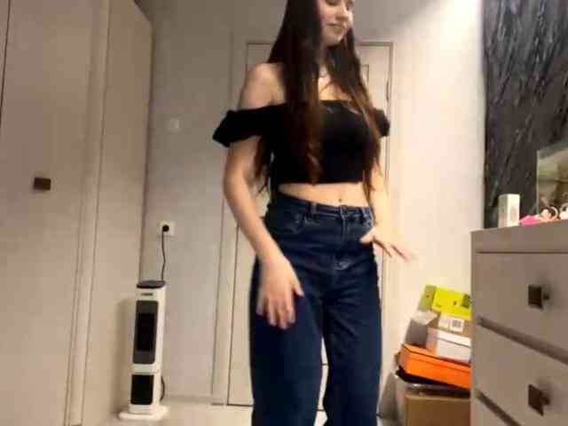 ElinOroz webcam