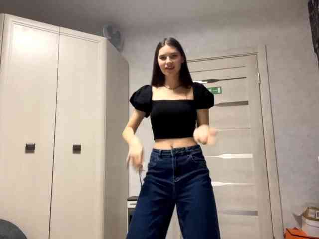 ElinOroz webcam