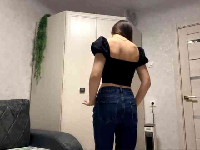 ElinOroz webcam
