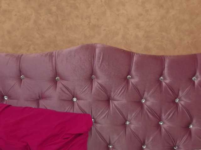 KimJStom's BongaCams show and profile