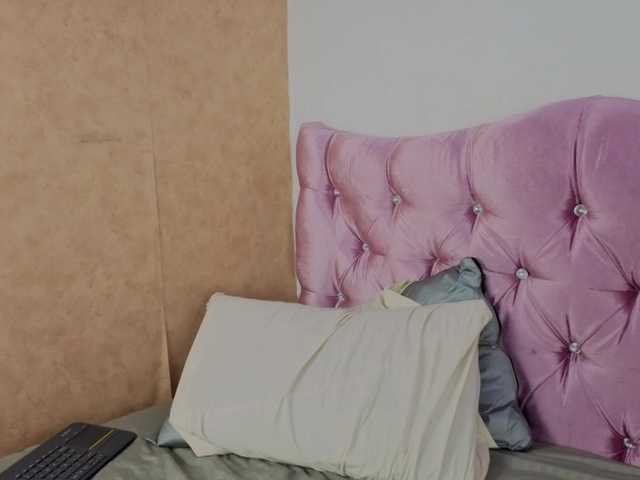 KimJStom, une amatrice française avec qui discuter et avoir du sexe