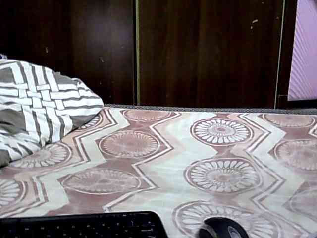 Sexycharlet43 webcam
