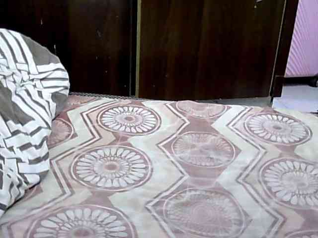Sexycharlet43 webcam