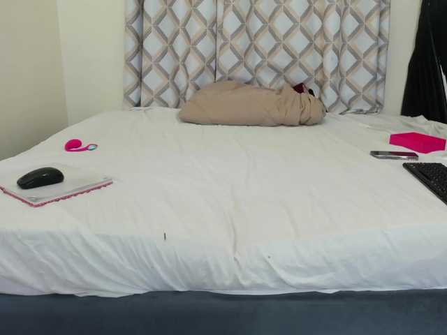 Busty-Bree's BongaCams show and profile