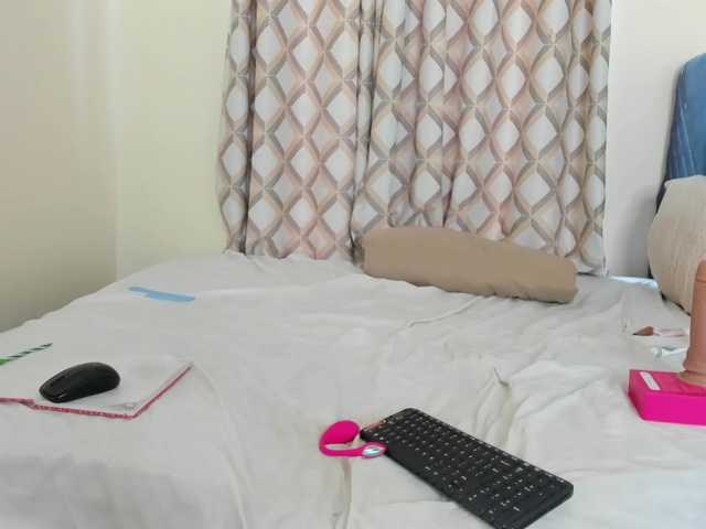 Busty-Bree's BongaCams show and profile