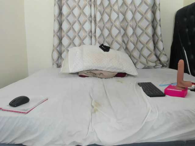 Busty-Bree's BongaCams show and profile