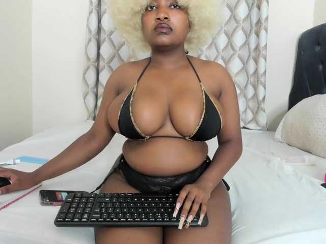 Busty-Bree's BongaCams show and profile