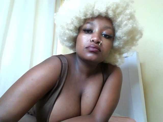 Busty-Bree's BongaCams show and profile