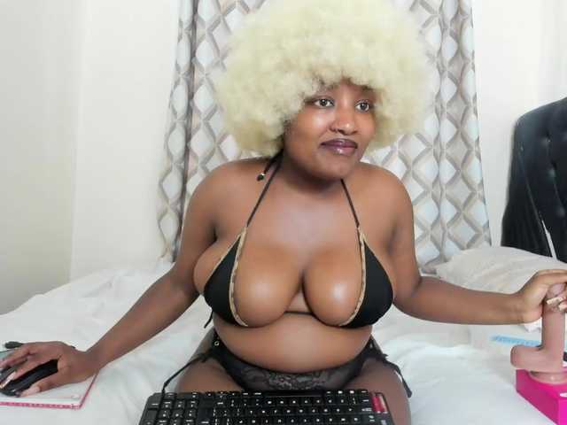 Busty-Bree's BongaCams show and profile